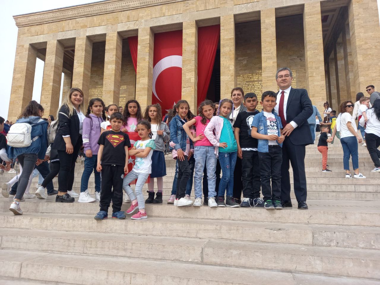 Kimsesiz çocuklarla 23 Nisan kutlaması projesi